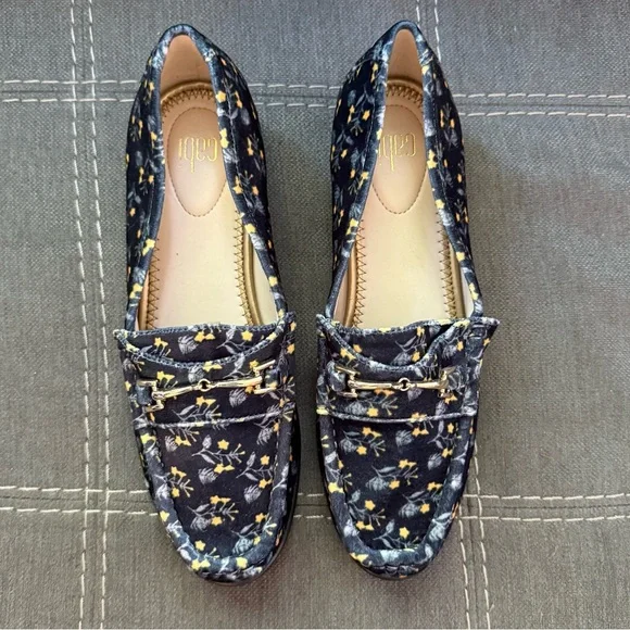 NWOT💕 Cabi Carnaby Floral Velvet Loafer Flats with Gold Horsebit Detail - Picture 2 of 6